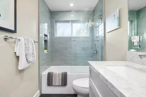 Bath - 124 Lagunitas Ct, Aptos, CA 95003 photo 12 of 13