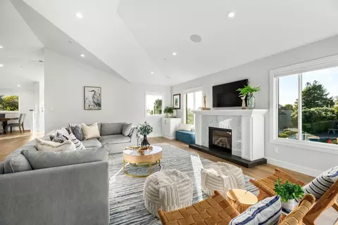 Living - 124 Lagunitas Ct, Aptos, CA 95003 photo 3 of 4