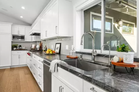 Kitchen - 124 Lagunitas Ct, Aptos, CA 95003 photo 4 of 8