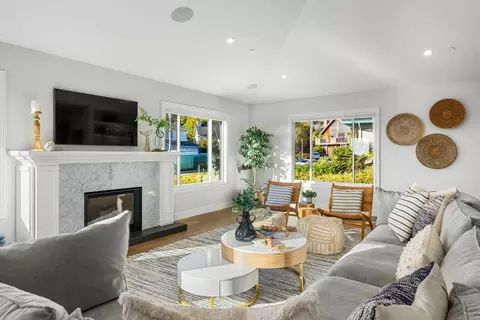 Living - 124 Lagunitas Ct, Aptos, CA 95003 photo 2 of 4
