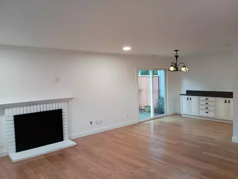 Living - 1514 Dolphin Dr 1514, Aptos, CA 95003 photo 2 of 3