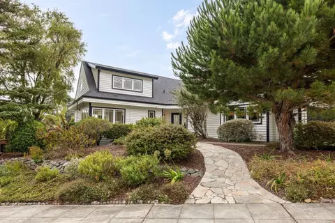 424 6th Ave, Half Moon Bay, CA 94019