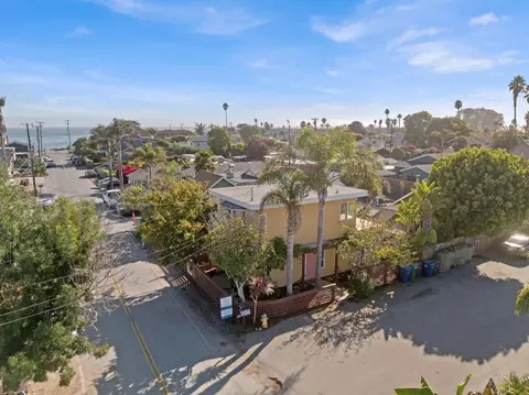 3614 Moana Way, Santa Cruz, CA 95062