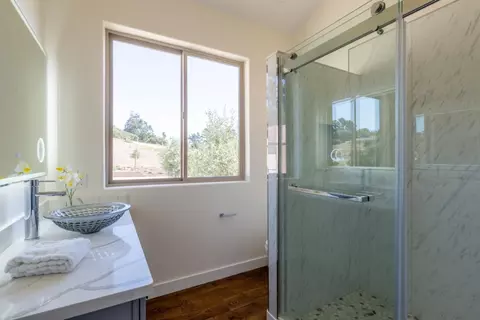 Bath - 9020 Hidden Canyon Rd, Salinas, CA 93907 photo 2 of 12