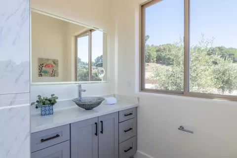 Bath - 9020 Hidden Canyon Rd, Salinas, CA 93907 photo 4 of 12