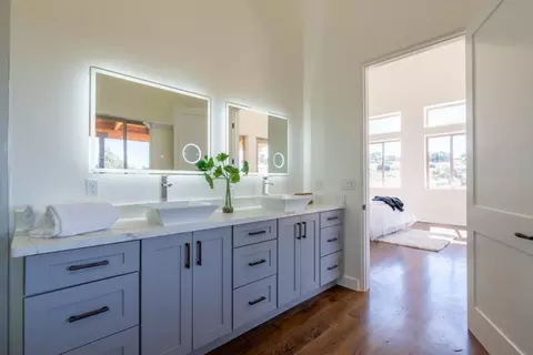 Bath - 9020 Hidden Canyon Rd, Salinas, CA 93907 photo 8 of 12