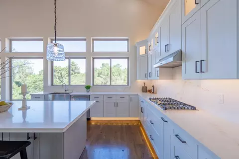 Kitchen - 9020 Hidden Canyon Rd, Salinas, CA 93907 photo 5 of 8