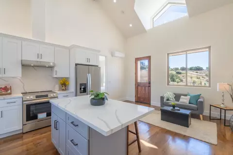 Kitchen - 9020 Hidden Canyon Rd, Salinas, CA 93907 photo 7 of 8