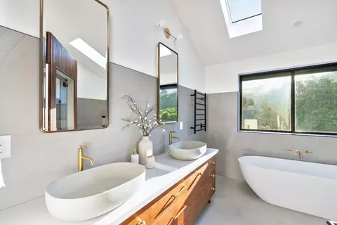 Bath - 3240 N Main St, Soquel, CA 95073 photo 2 of 13