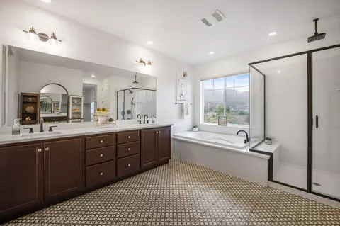Bath - 7101 Hakkan Dr, Gilroy, CA 95020 photo 2 of 3