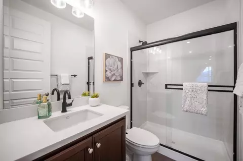 Bath - 7101 Hakkan Dr, Gilroy, CA 95020 photo 1 of 3
