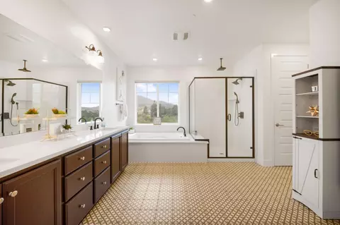 Bath - 7101 Hakkan Dr, Gilroy, CA 95020 photo 3 of 3