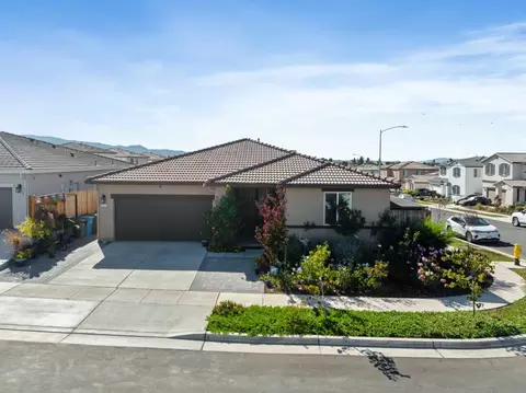 2141 Wildflower Dr, Hollister, CA 95023