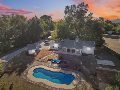 5367 Rosswood Ln, Redding, CA 96001 photo 2