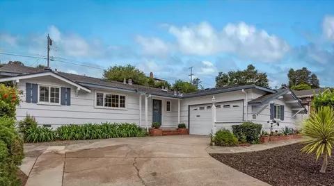 938 Round Hill Rd, Redwood City, CA 94061