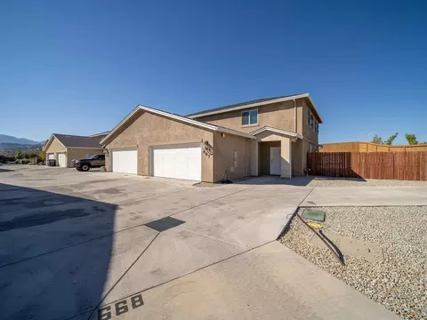 887 Congaree Ln, Redding, CA 96001