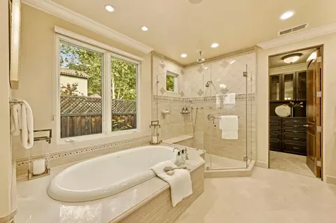 Bath - 484 Cherry Ave, Los Altos, CA 94022 photo 1 of 10