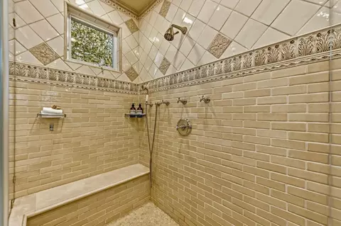 Bath - 484 Cherry Ave, Los Altos, CA 94022 photo 6 of 10