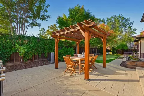 Exterior - 484 Cherry Ave, Los Altos, CA 94022 photo 6 of 15