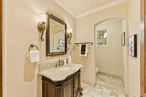 Bath - 484 Cherry Ave, Los Altos, CA 94022 photo 7 of 10