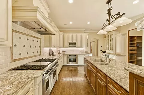 Kitchen - 484 Cherry Ave, Los Altos, CA 94022 photo 1 of 8