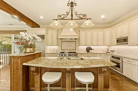 Kitchen - 484 Cherry Ave, Los Altos, CA 94022 photo 5 of 8
