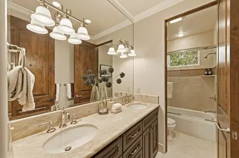 Bath - 484 Cherry Ave, Los Altos, CA 94022 photo 8 of 10