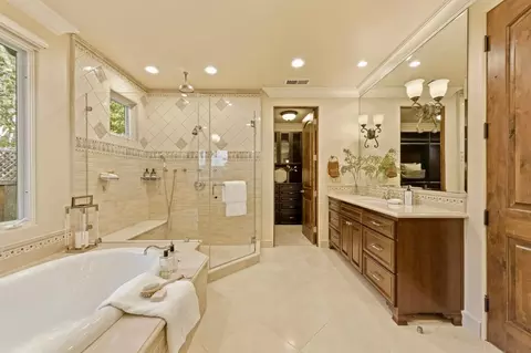 Bath - 484 Cherry Ave, Los Altos, CA 94022 photo 3 of 10