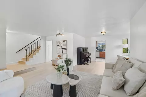 154 Granada Dr, Mountain View, CA 94043 photo 3