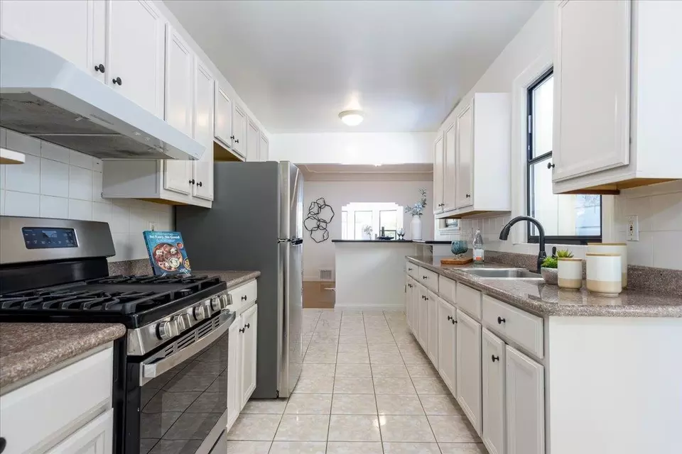 Kitchen - 1678 24th Ave, San Francisco, CA 94122 photo 3 of 4