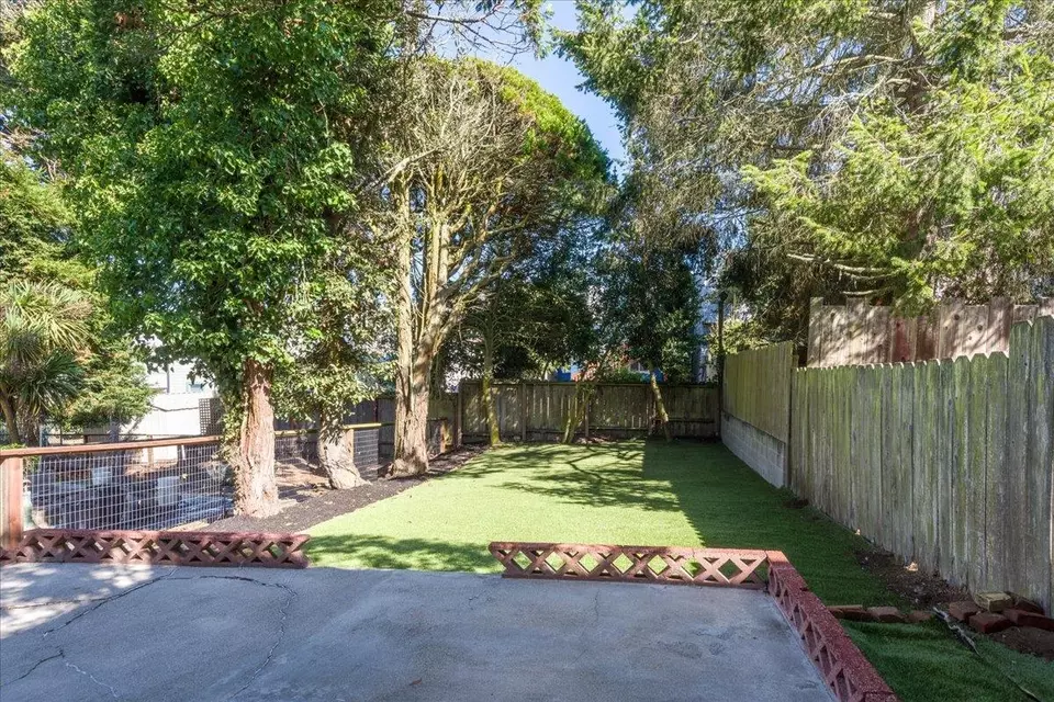 Exterior - 1678 24th Ave, San Francisco, CA 94122 photo 3 of 4