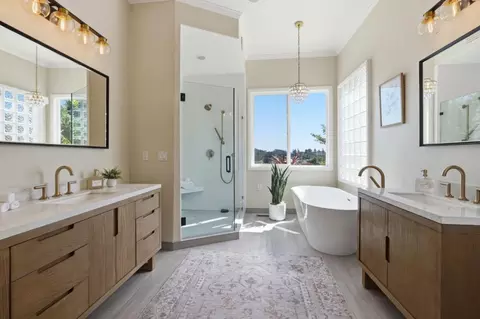 Bath - 380 Mockingbird Ridge Rd, Watsonville, CA 95076 photo 1 of 6