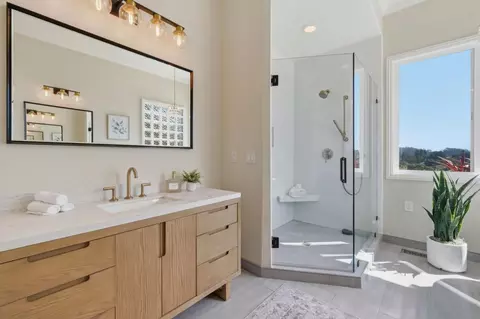 Bath - 380 Mockingbird Ridge Rd, Watsonville, CA 95076 photo 2 of 6