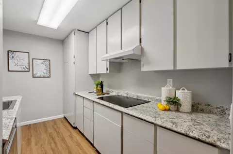 Kitchen - 340 Vallejo Dr 50, Millbrae, CA 94030 photo 2 of 4