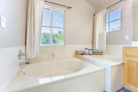 Bath - 769 Dody, Manteca, CA 95337 photo 5 of 5
