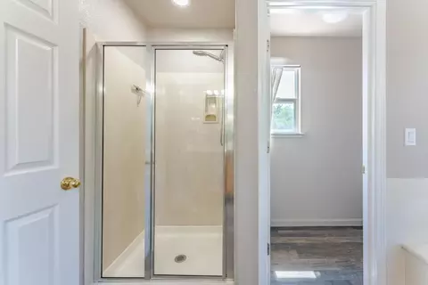 Bath - 769 Dody, Manteca, CA 95337 photo 4 of 5