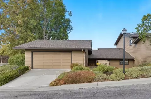 4 Oliver Ct, Menlo Park, CA 94025