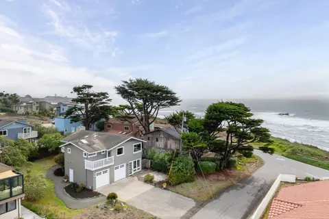 20 Madrone Ave, Moss Beach, CA 94038