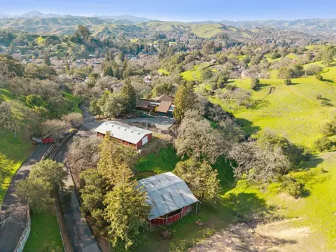 575 Morecroft Rd, Lafayette, CA 94549 photo 1