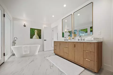 Bath - 4171 Sunset Ln, Pebble Beach, CA 93953 photo 1 of 5