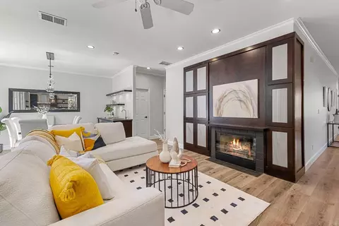 Living - 940 Sunbonnet Loop, San Jose, CA 95125 photo 3 of 3