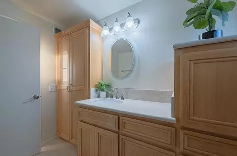 Bath - 22720 Picador Dr, Salinas, CA 93908 photo 4 of 5