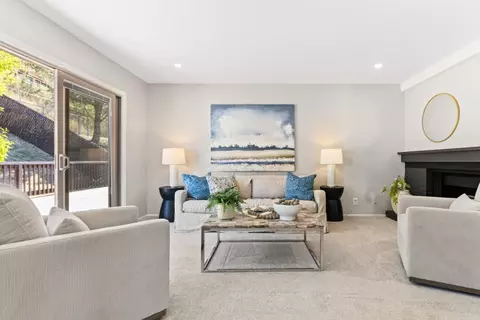 Living - 1136 Oddstad Blvd, Pacifica, CA 94044 photo 3 of 4