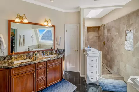 Bath - 127 16th St, Pacific Grove, CA 93950 photo 6 of 7