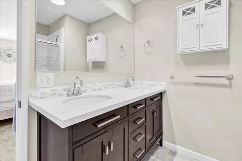 Bath - 17780 Berta Canyon Rd, Prunedale, CA 93907 photo 2 of 4