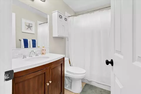 Bath - 17780 Berta Canyon Rd, Prunedale, CA 93907 photo 3 of 4