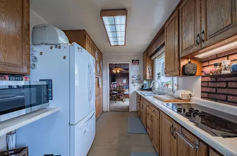 Kitchen - 905 W Blanco Rd, Salinas, CA 93908 photo 2 of 3