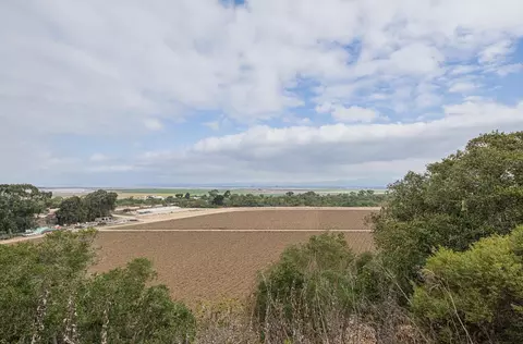 View/Area - 905 W Blanco Rd, Salinas, CA 93908 photo 2 of 3