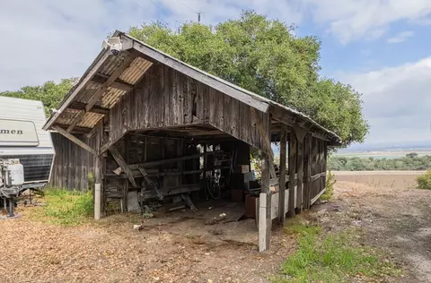 Exterior - 905 W Blanco Rd, Salinas, CA 93908 photo 5 of 6