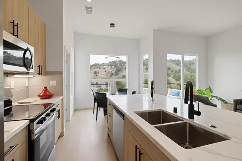Kitchen - 817 Fassler Ave, Pacifica, CA 94044 photo 5 of 6